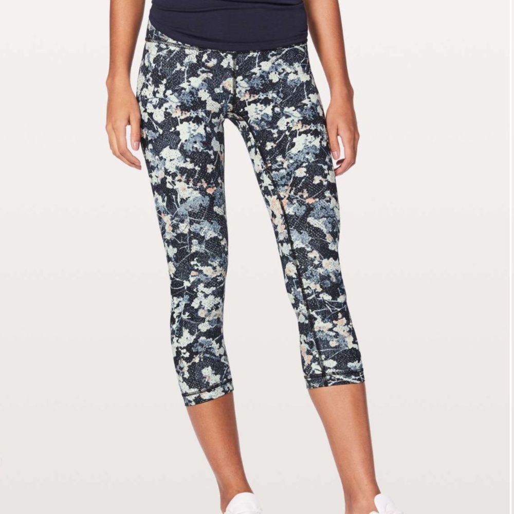 Lululemon Wunder Under Crop (Hi-Rise) 21" in Spring Bloom Multi